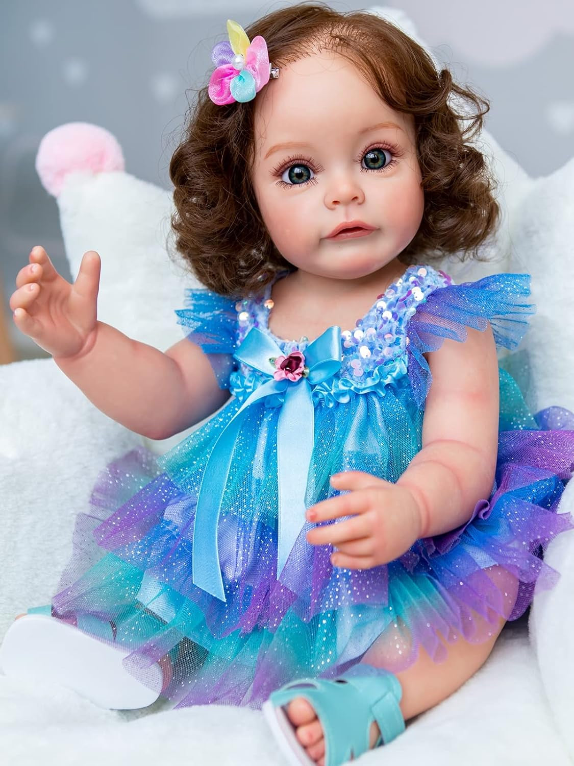 Reborn Realistic Baby Dolls Silicone Full Body 22 Inch Newborn Girl Doll Beautiful Reborn Toddler with Brown Hair Real Life Weighted Waterproof Doll Toys (Blue/Green)