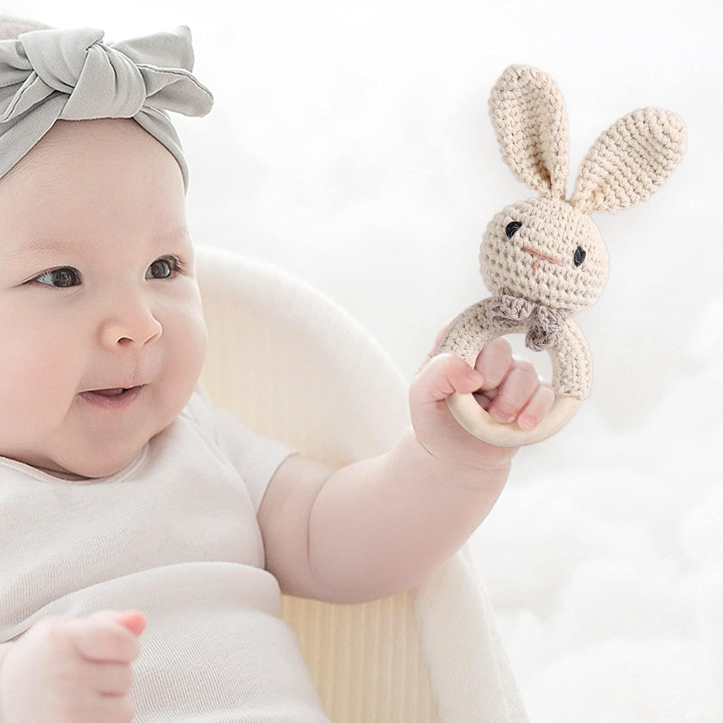 Wooden Baby Rattle Toys, Easter Bunny Rattle for Baby Crochet Bunny Rattle Toy Natural Wood, Shaker Rattle for Hand Grips, Boy Girl First Rattle Gift, Newborn Gifts (Bunny)